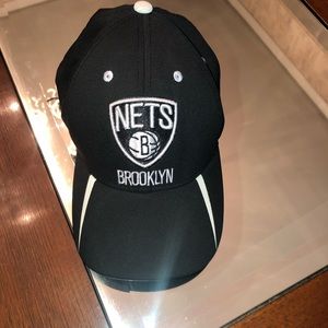 Women’s nets hat